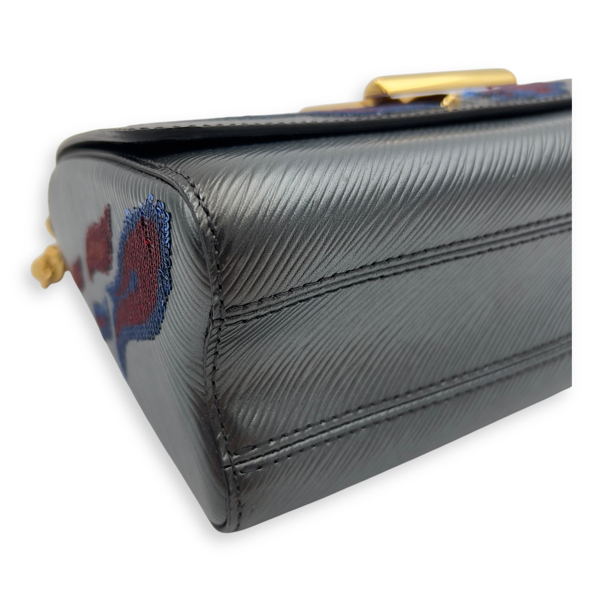 Twist Shoulder Bag MM Black in Epi Leather, Gold hardware - Image 6