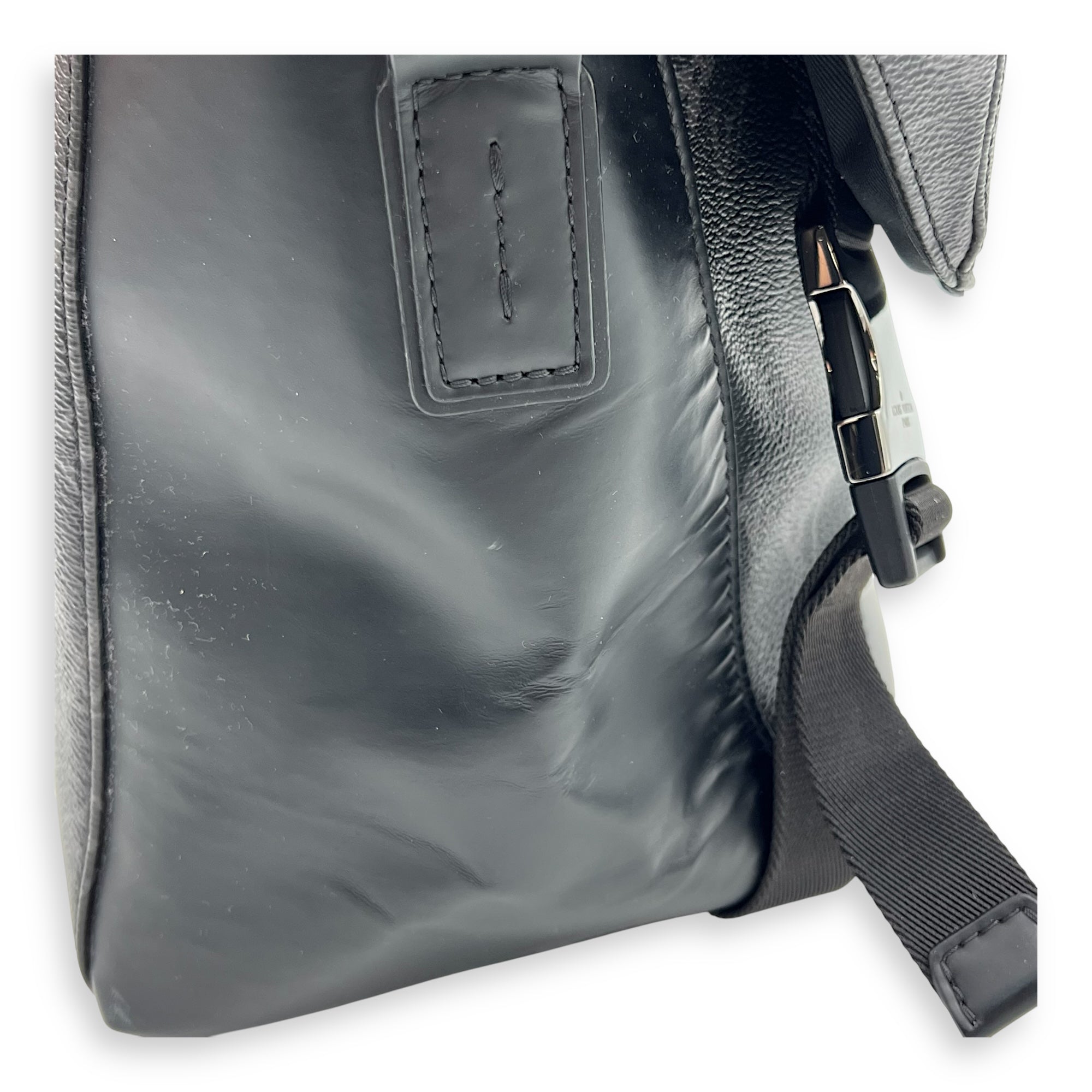 Voyage Defile Homme Automne Hiver MM Black Messenger Bag in Monogram Coated Canvas, Silver hardware - Image 9